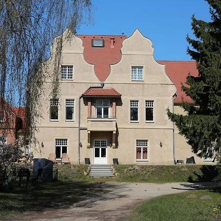 Der Westfluegel Ritter Florin * Stolpe auf Usedom